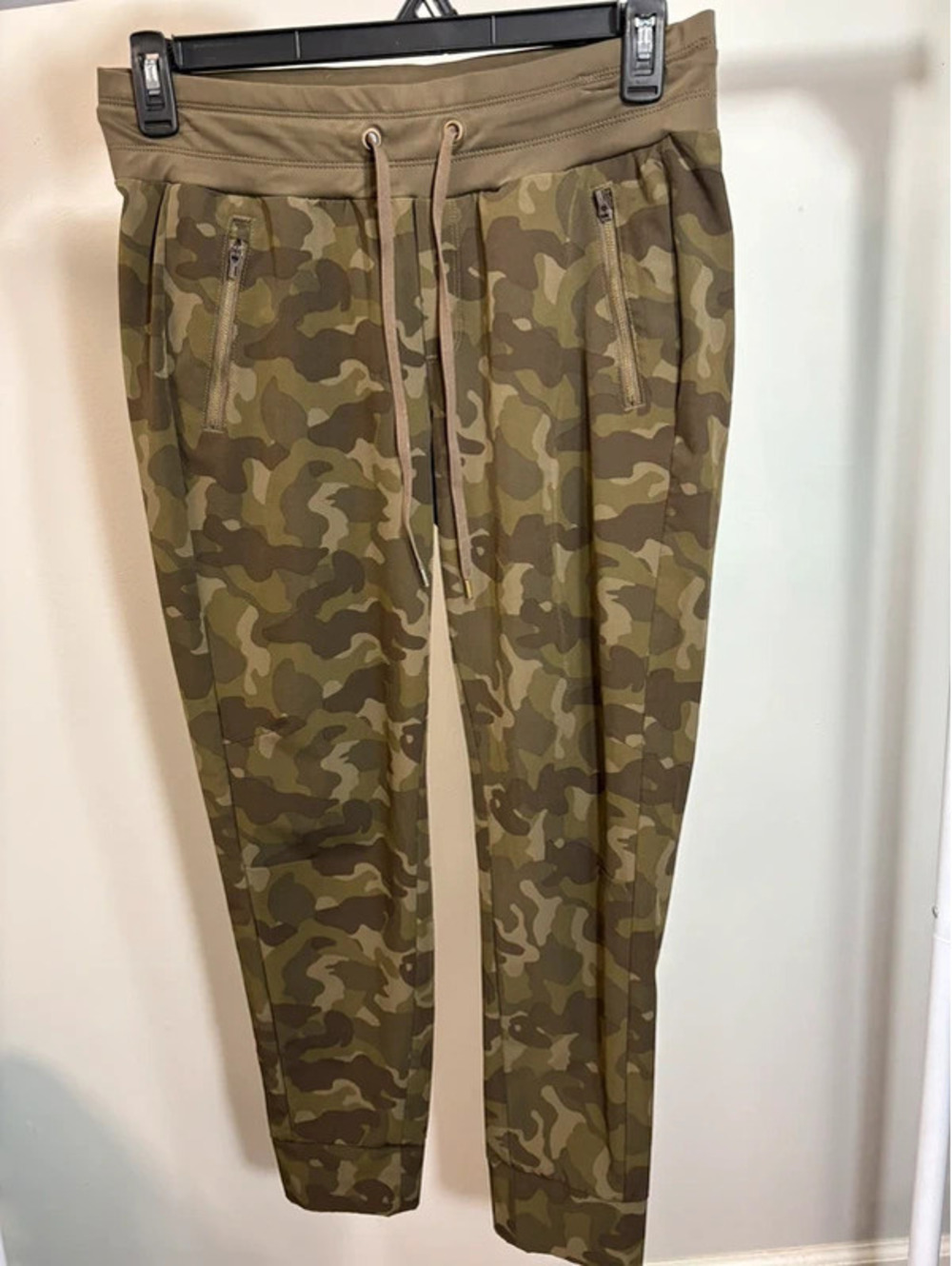 Anthropologie Marrakech camo joggers - Size 6